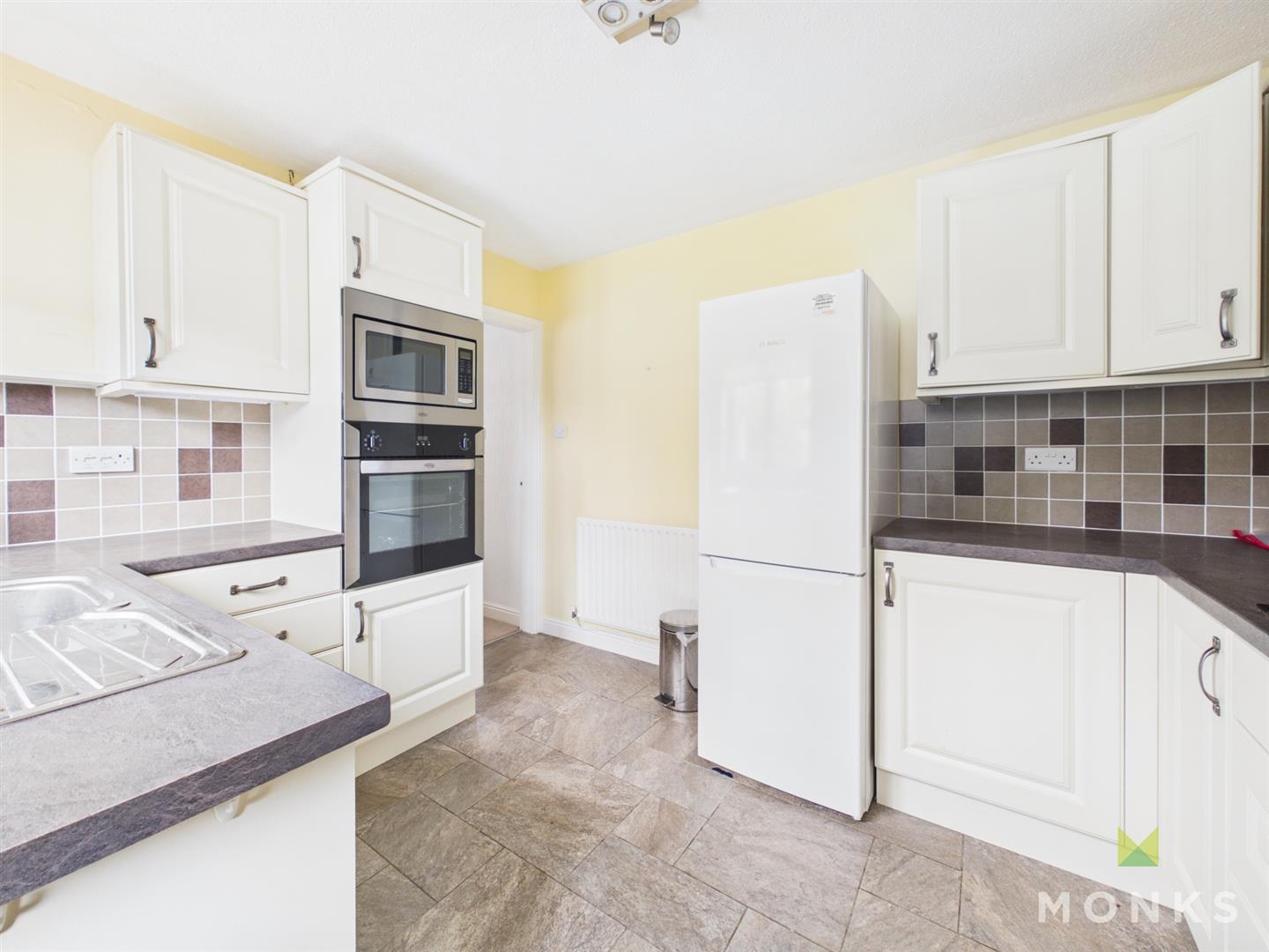 34 Llanforda Mead, Oswestry, SY11 1TS For Sale
